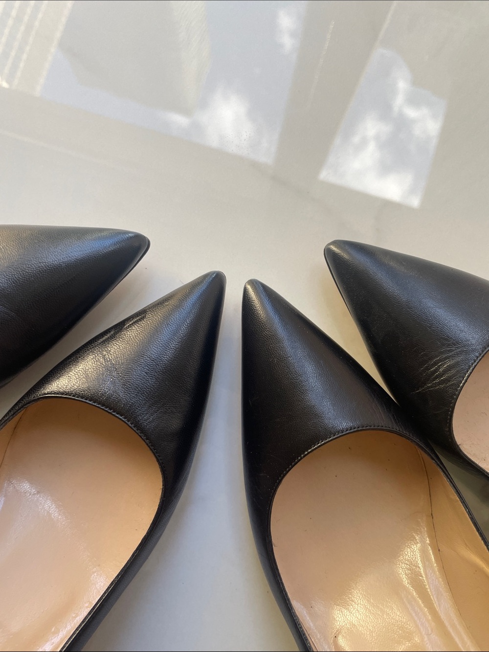 2 pairs of Manolo kitten heel pumps - Picture 3 of 5